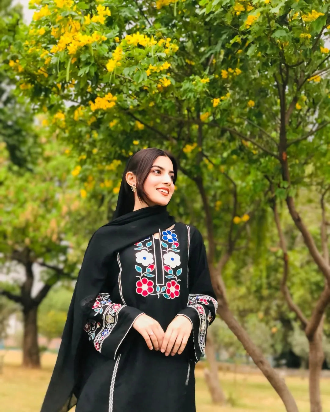 Maya Black (2-Piece Embroidery Set)
