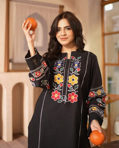 Maya Black (2-Piece Embroidery Set)