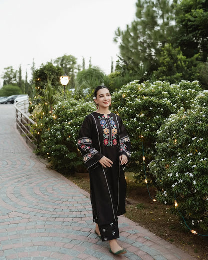 Maya Black (2-Piece Embroidery Set)