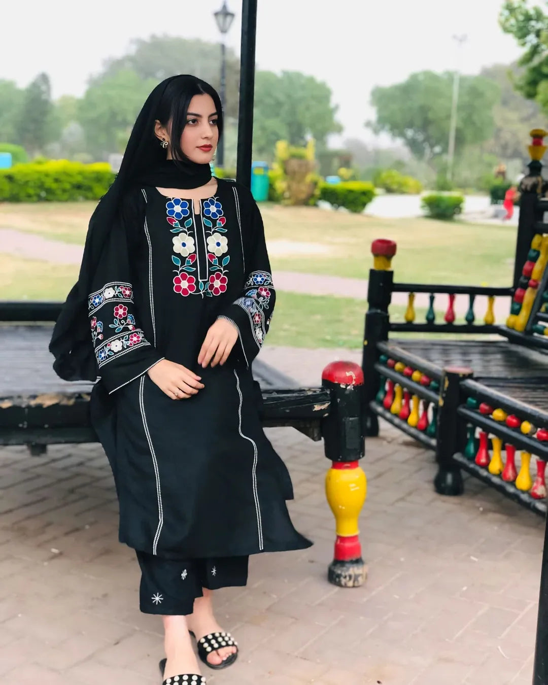 Maya Black (2-Piece Embroidery Set)