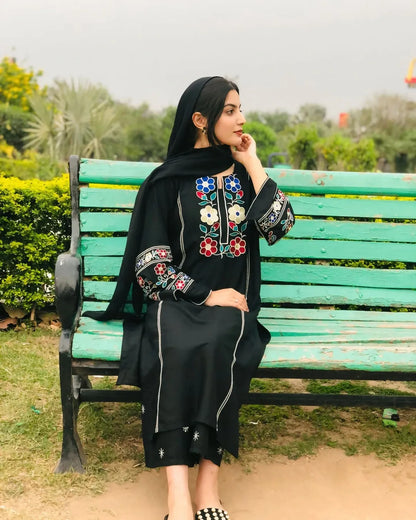 Maya Black (2-Piece Embroidery Set)