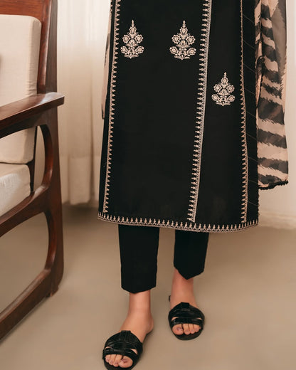 Wardha long Length (Embroidery 3 Pcs)